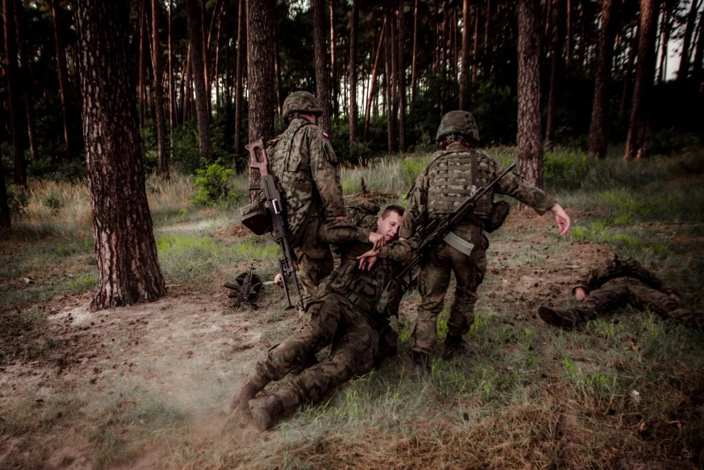 Ostre strzelanie na poligonie w Nowej Dębie. Żołnierze z 22 Karpackiego Batalionu Piechoty Górskiej ćwiczą przed wylotem do Kosowa [ZDJĘCIA] - Zdjęcie główne