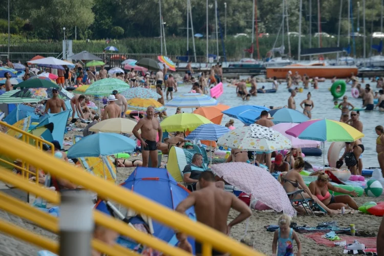 Jezioro Tarnobrzeskie w niedzielne południe