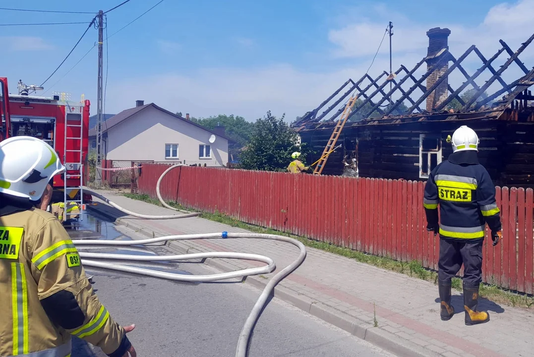 Tragiczny finał pożaru domu w Nisku. Nie żyje 77-letni mężczyzna [ZDJĘCIA] - Zdjęcie główne