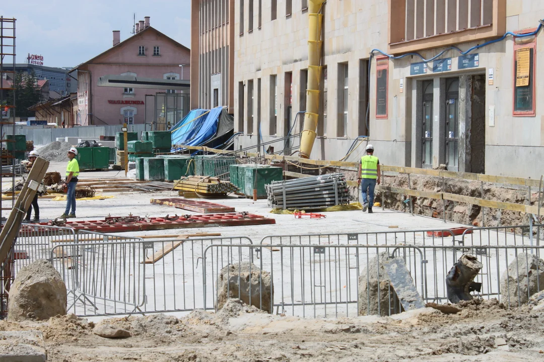 Jak idą postępy w budowie nowego dworca PKP w Rzeszowie? Czerwiec 2023