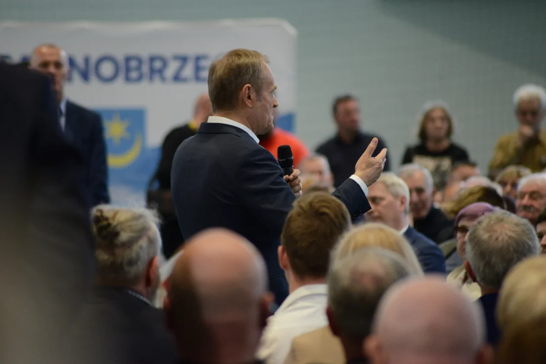 Donald Tusk w Tarnobrzegu. Tłumy mieszkańców na spotkaniu