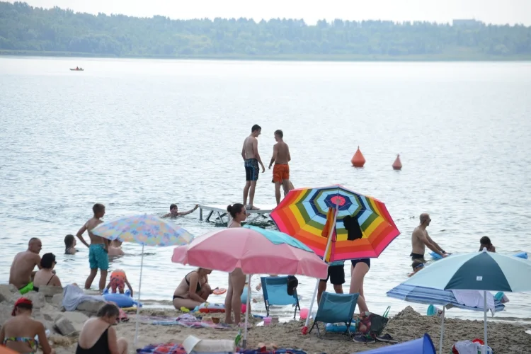 Jezioro Tarnobrzeskie w niedzielne południe