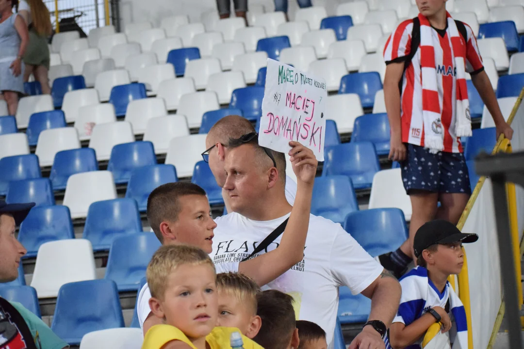 Pełny stadion na Solskiego