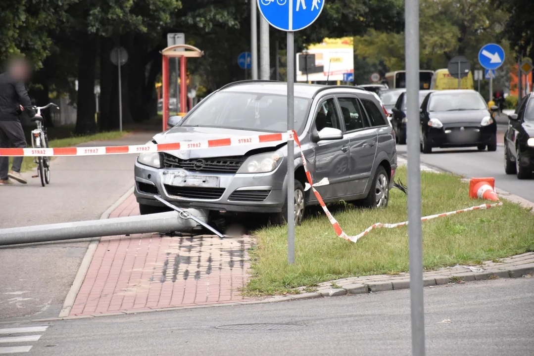 Mielec. Pijany 41-latek starnował latarnię w centrum [ZDJĘCIA] - Zdjęcie główne