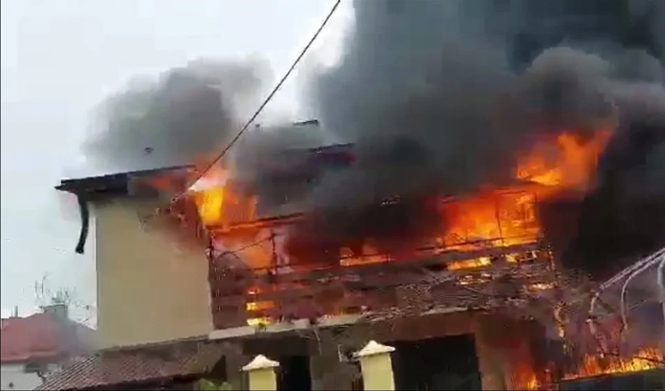 Dramat w Tyczynie. Wielki pożar domu! Rodzina straciła dach nad głową [ZDJĘCIA] - Zdjęcie główne