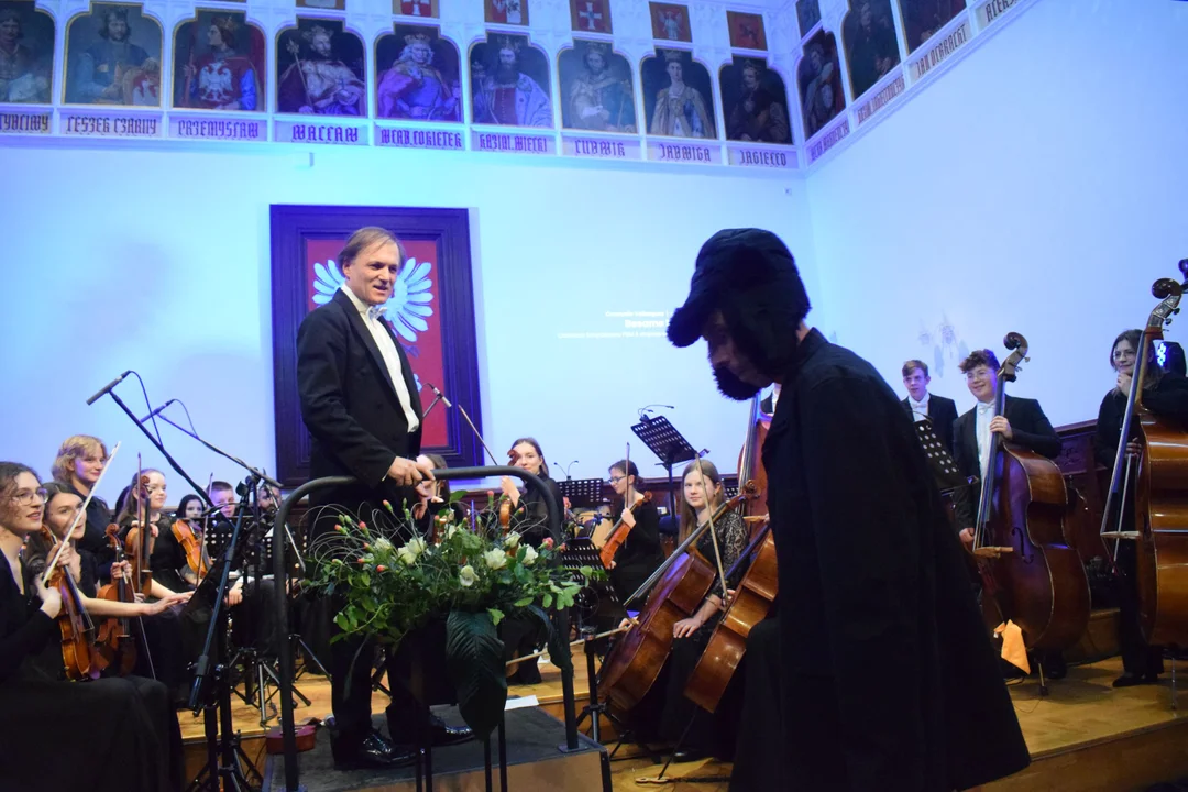 Koncert pełen niespodzianek. Bezdomny kowal przerywa utwór. O tym nie wiedziała nawet orkiestra