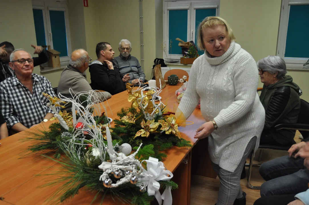 Klub Seniora ,, Natura" pod okiem pani Elizy tworzy własne arcydzieła