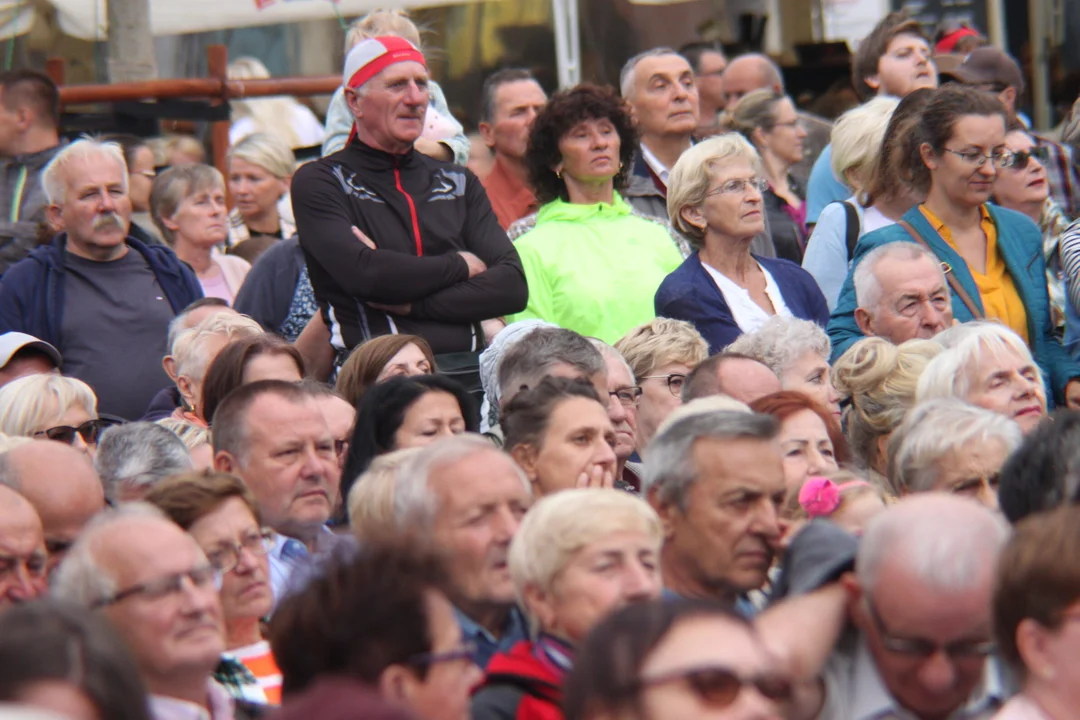 Seniorzy otrzymali klucze do miasta. Koncert Eleni rozpoczął Senioralia 2022