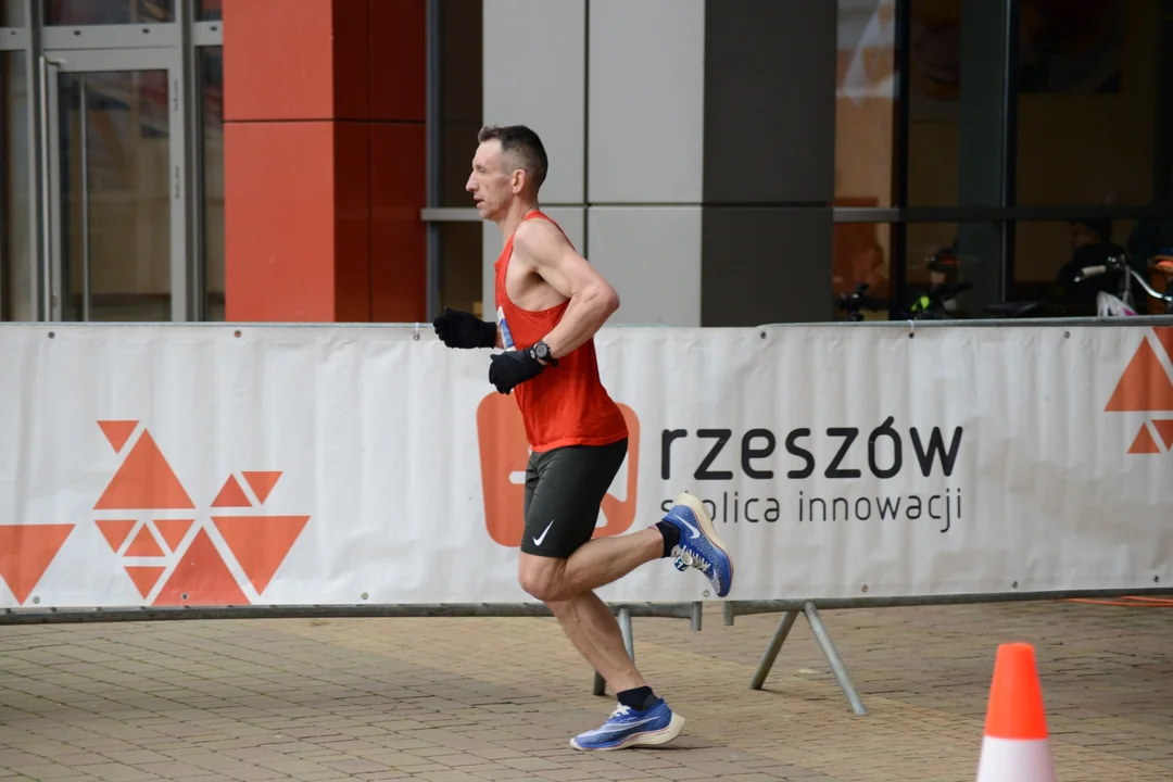 16. PKO Półmaraton Rzeszowski oraz 8. PKO Sztafeta Półmaratońska w Rzeszowie - dużo zdjęć z trasy i mety