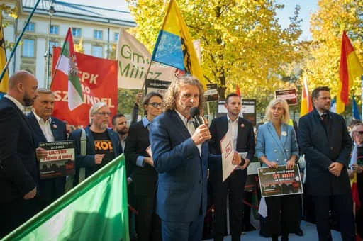 Konrad Fijołek na proteście samorządowców w Warszawie