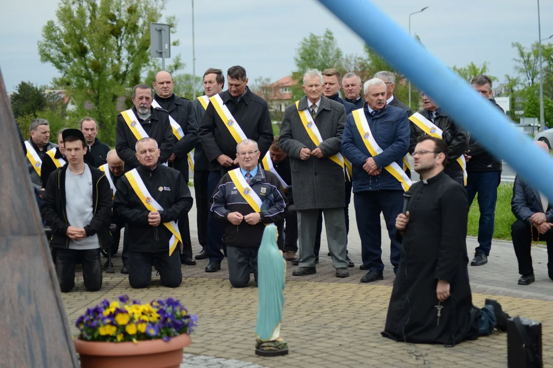 Męski Różaniec na ulicach Tarnobrzega. To debiut tej inicjatywy w "siarkowym grodzie" [ZDJĘCIA] - Zdjęcie główne