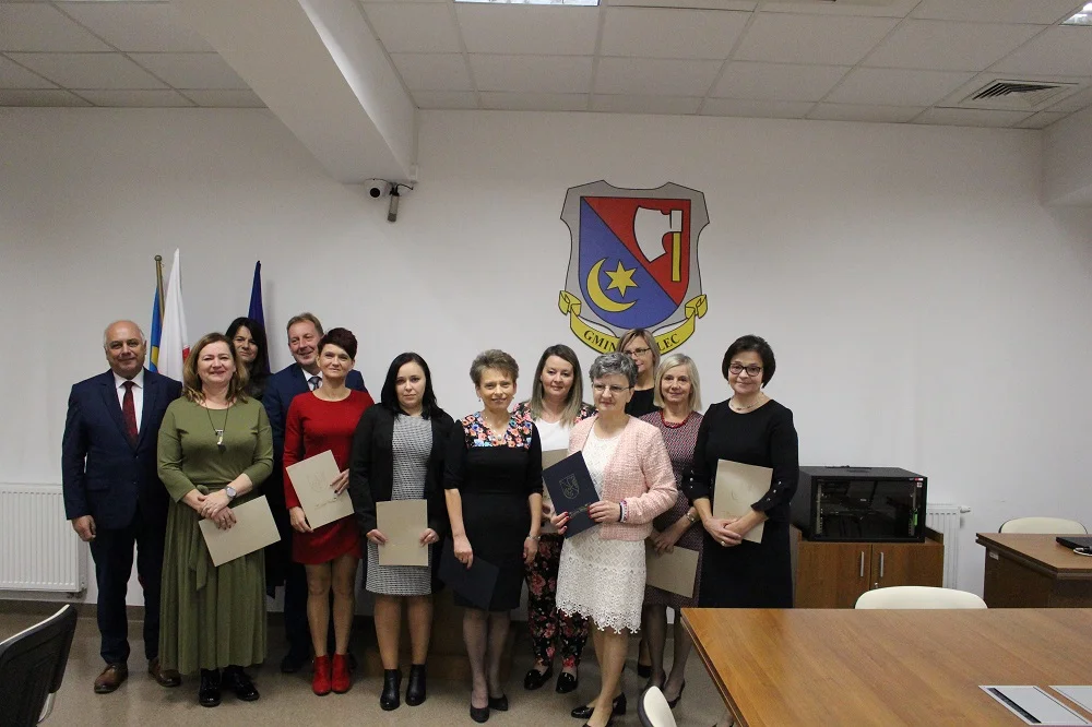 Nauczyciele z gminy Mielec nagrodzeni w Dniu Edukacji Narodowej [ZDJĘCIA] - Zdjęcie główne