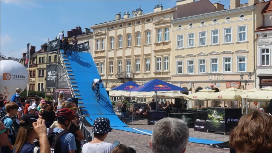 Najlepsze zdjęcia z wakacyjnych atrakcji na rzeszowskim Rynku