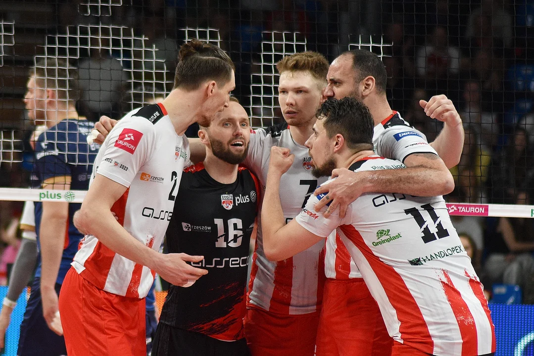 Pierwszy półfinałowy mecz siatkarskiej PlusLigi: Asseco Resovia Rzeszów - Grupa Azoty ZAKSA Kędzierzyn-Koźle (2:3)