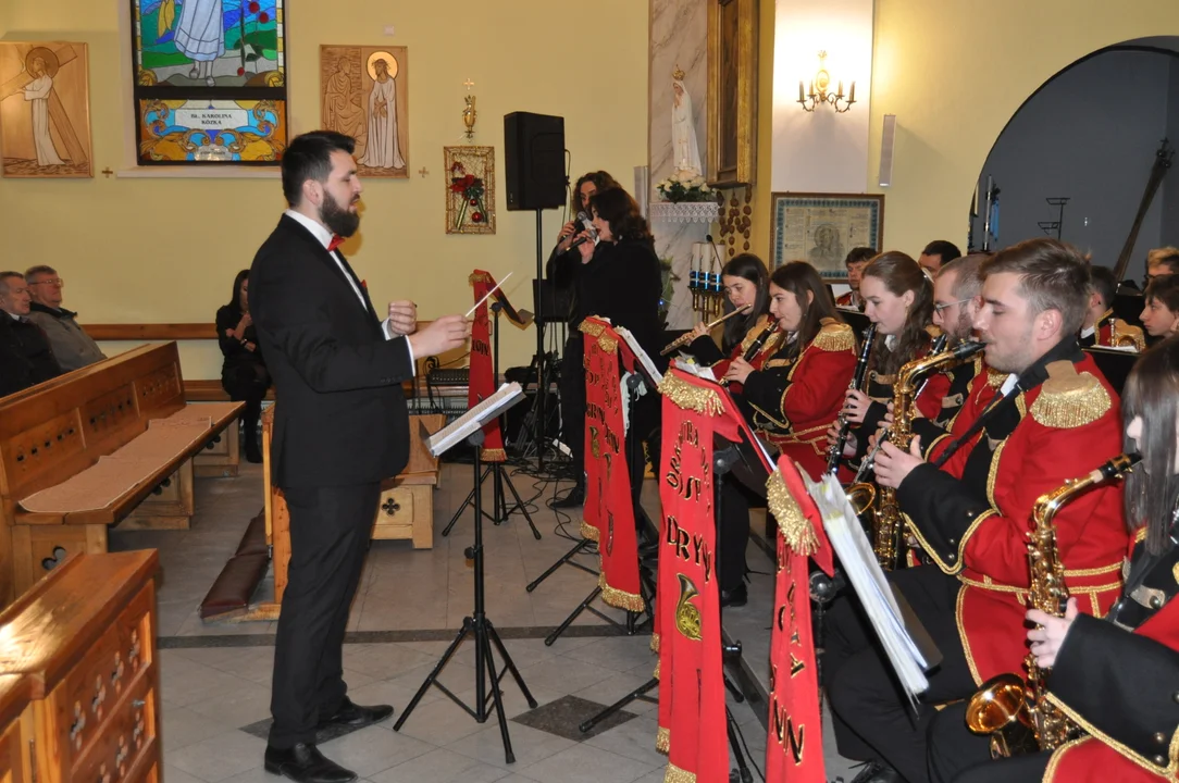 Koncert kolęd Orkiestry Dętej Dobrynin w kościele w Dobryninie