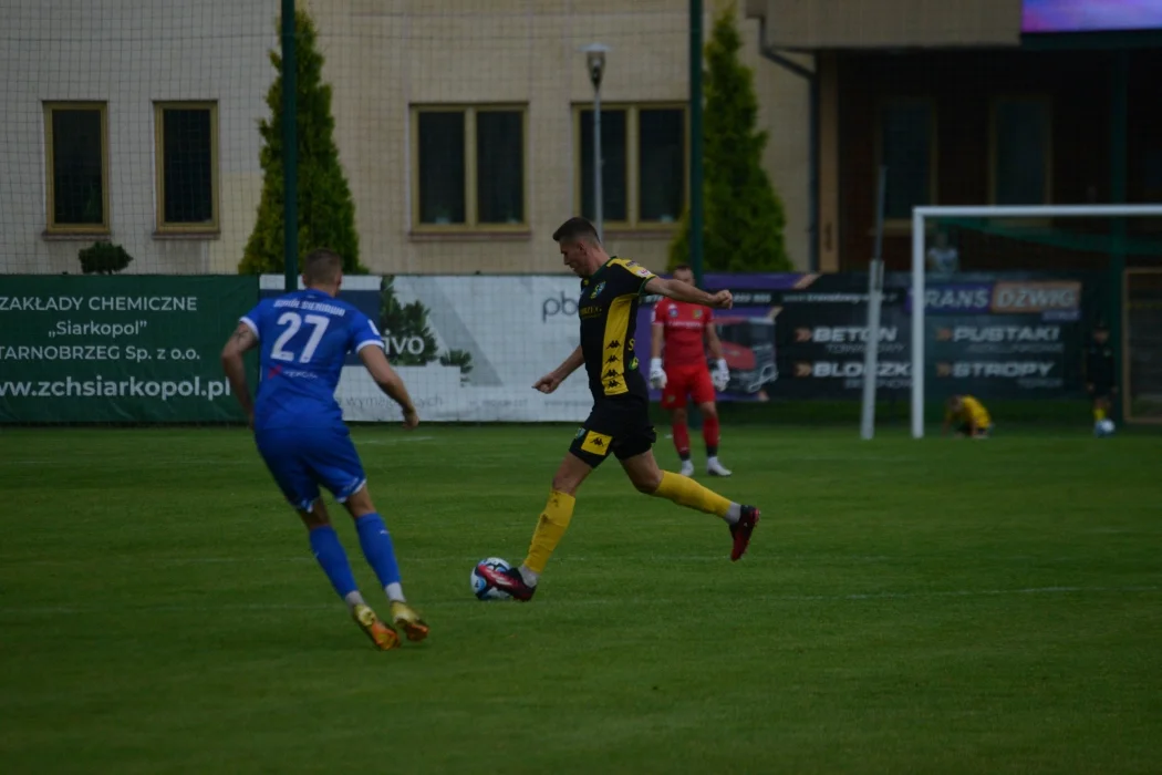 Trzecia liga, grupa 4: Siarka Tarnobrzeg - Sokół Sieniawa 2:0