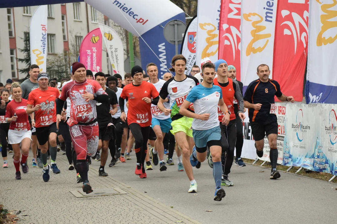 Start 5. Biegu Niepodległości w Mielcu