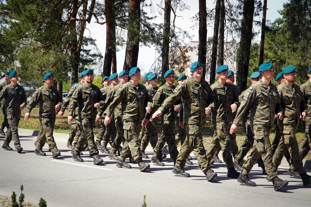 Uroczysta zbiórka w Nowej Dębie. Awanse dla żołnierzy