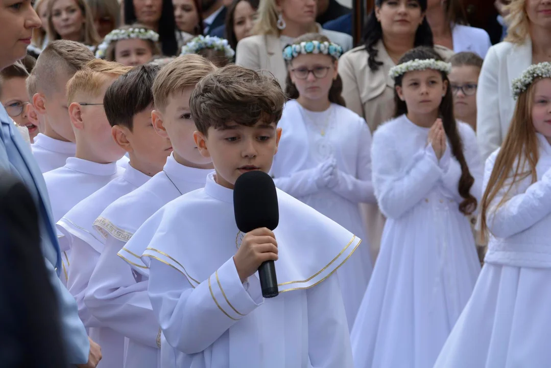 Małe Serduszka, Wielka Wiara – Uroczysty Dzień Pierwszej Komunii na Starówce [ZDJĘCIA] - Zdjęcie główne