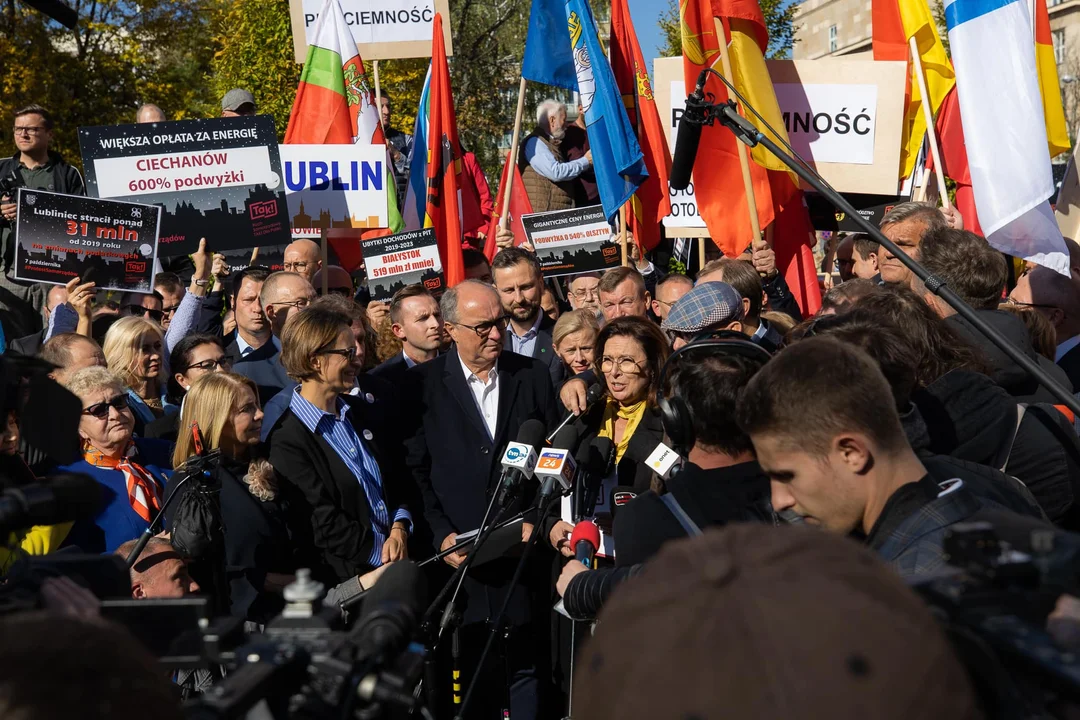 Konrad Fijołek na proteście samorządowców w Warszawie