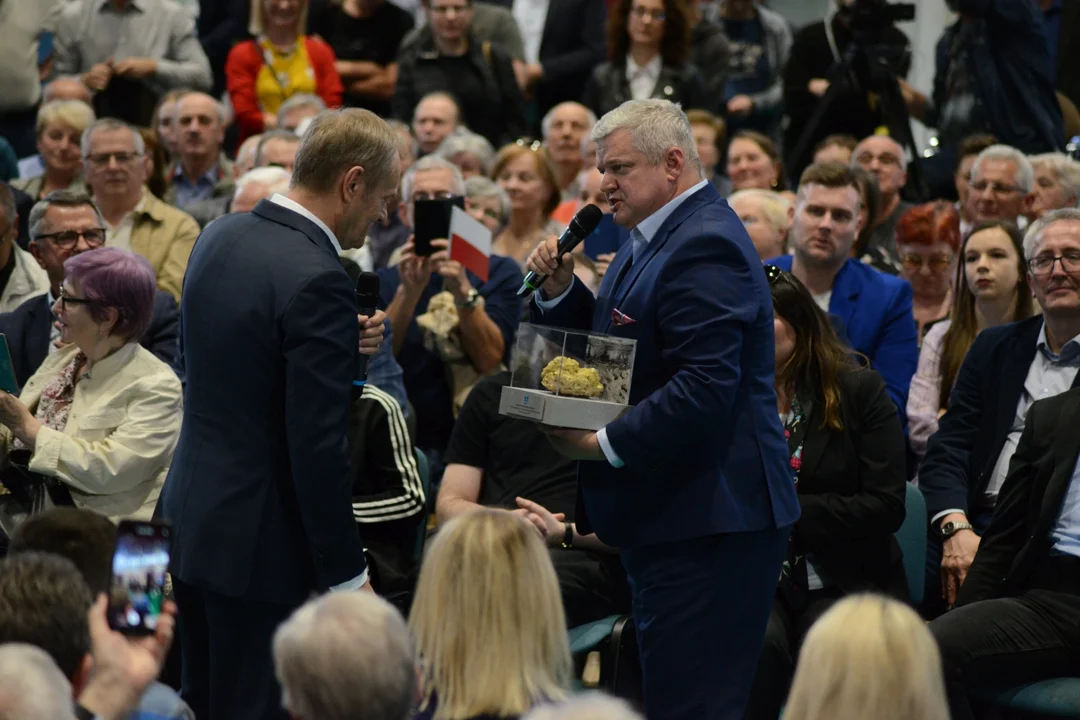 Donald Tusk w Tarnobrzegu. Tłumy mieszkańców na spotkaniu