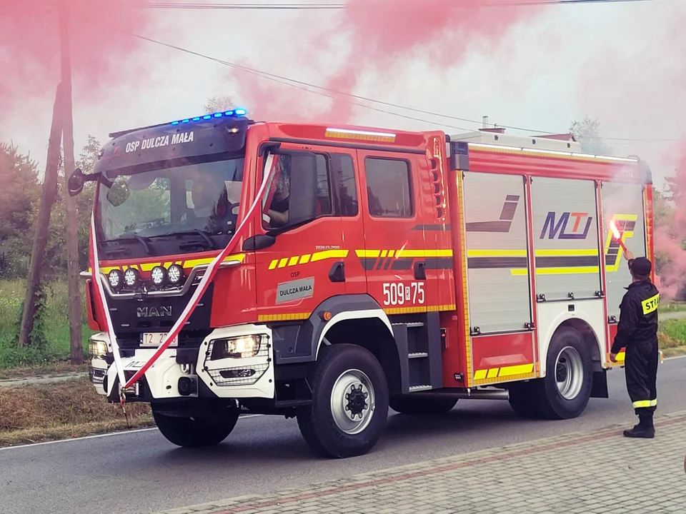 Nowy wóz dla strażaków z OSP Dulczy Małej [ZDJĘCIA] - Zdjęcie główne