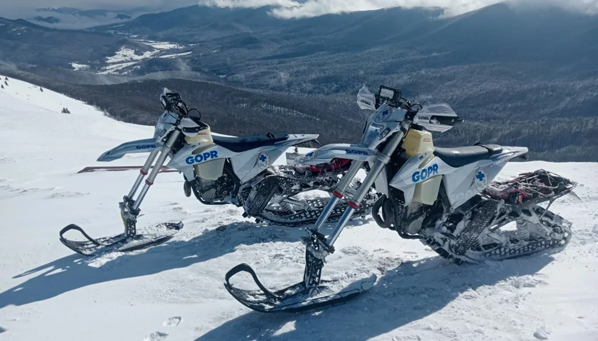 Bieszczadzcy ratownicy testowali pojazdy "snow-bike". Taki sprzęt mógłby pomóc w pracy goprowców w zimie [ZDJĘCIA] - Zdjęcie główne