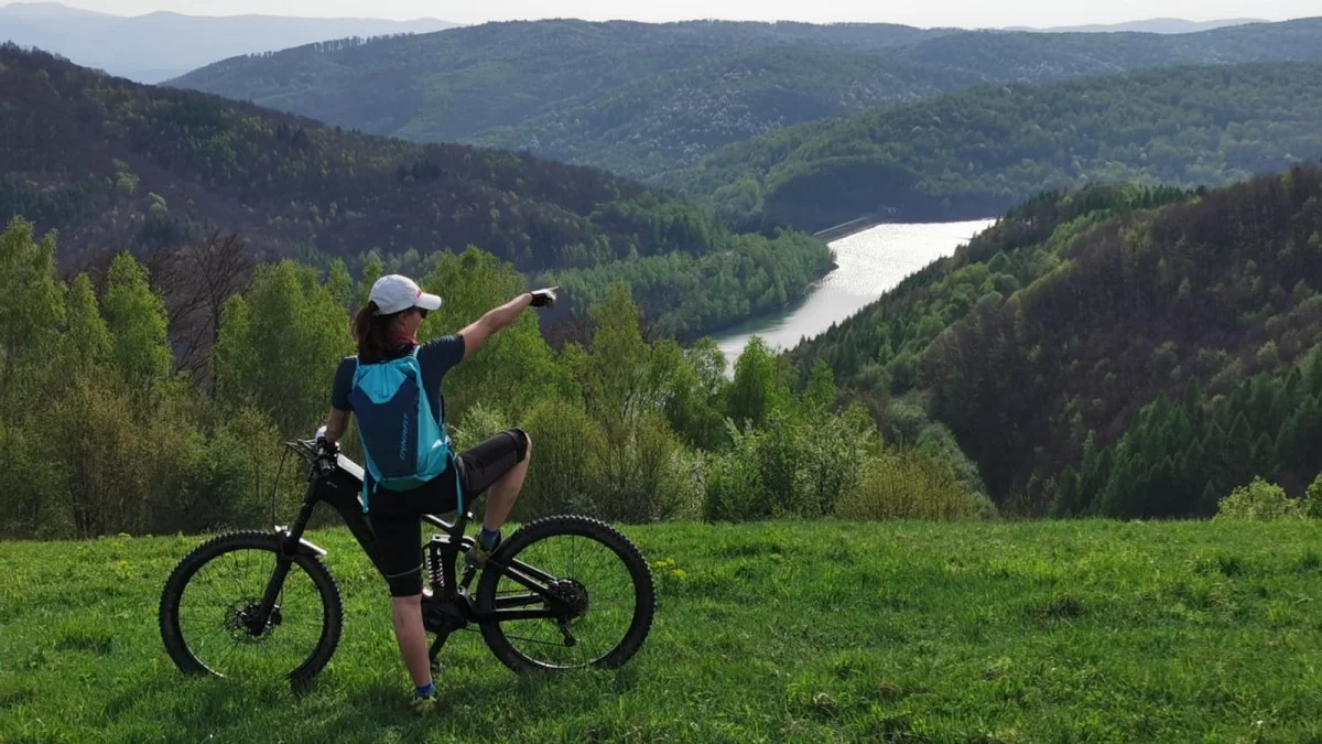 Zjazdy, wspinaczki i piękne widoki, czyli podróż po Bieszczadach na rowerze [ZDJĘCIA] - Zdjęcie główne