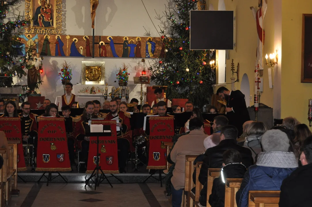 Koncert kolęd Orkiestry Dętej Dobrynin w kościele w Dobryninie