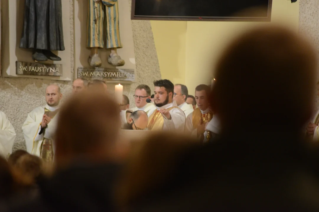 Relikwie bł. Carlo Acutisa, jednego z patronów Światowych Dni Młodzieży, w Parafii Św. Barbary w Tarnobrzegu