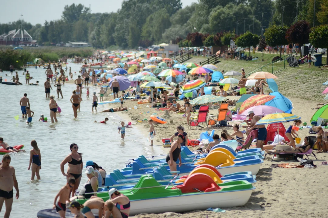 Tłumy nad Jeziorem Tarnobrzeskim - zobacz zdjęcia z sobotniego plażowania