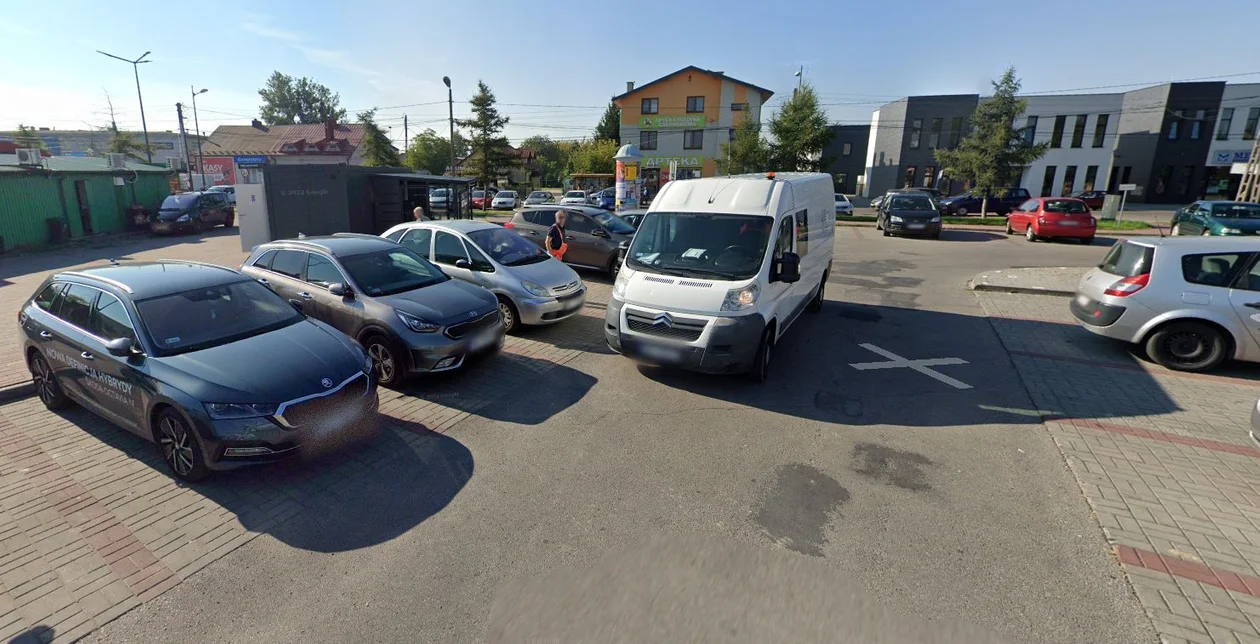 Mieszkańcy Mielca na zakupach, spacerze, w pracy i drodze ze szkoły uchwyceni przez kamery Google Street View