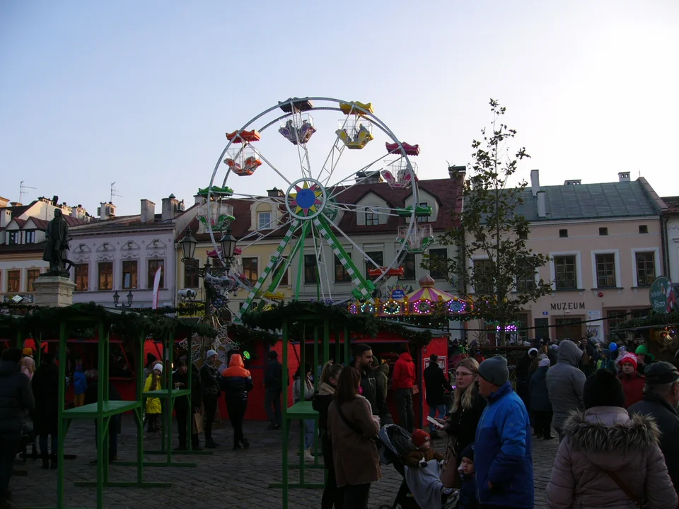 Świąteczne miasteczko w Rzeszowie jest już otwarte