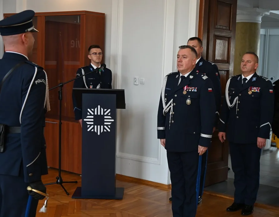 Niecały rok był komendantem policji wojewódzkiej. Odwołali go