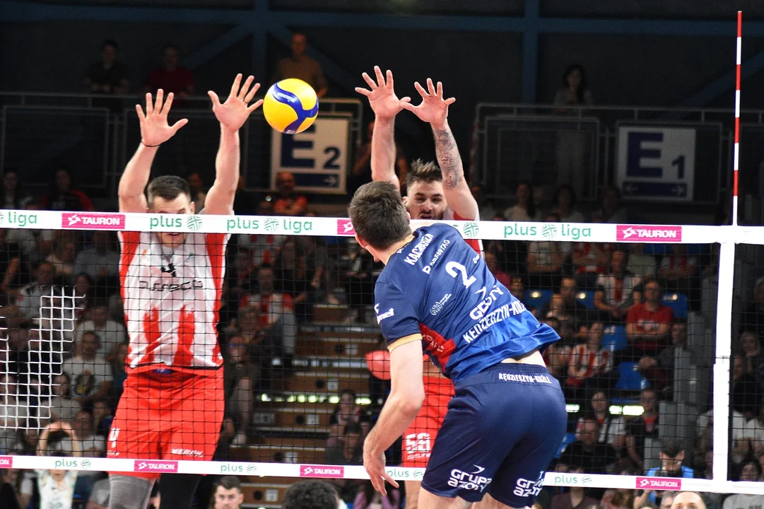 Drugi półfinałowy mecz siatkarskiej PlusLigi: Asseco Resovia Rzeszów - Grupa Azoty ZAKSA Kędzierzyn-Koźle (1:3)