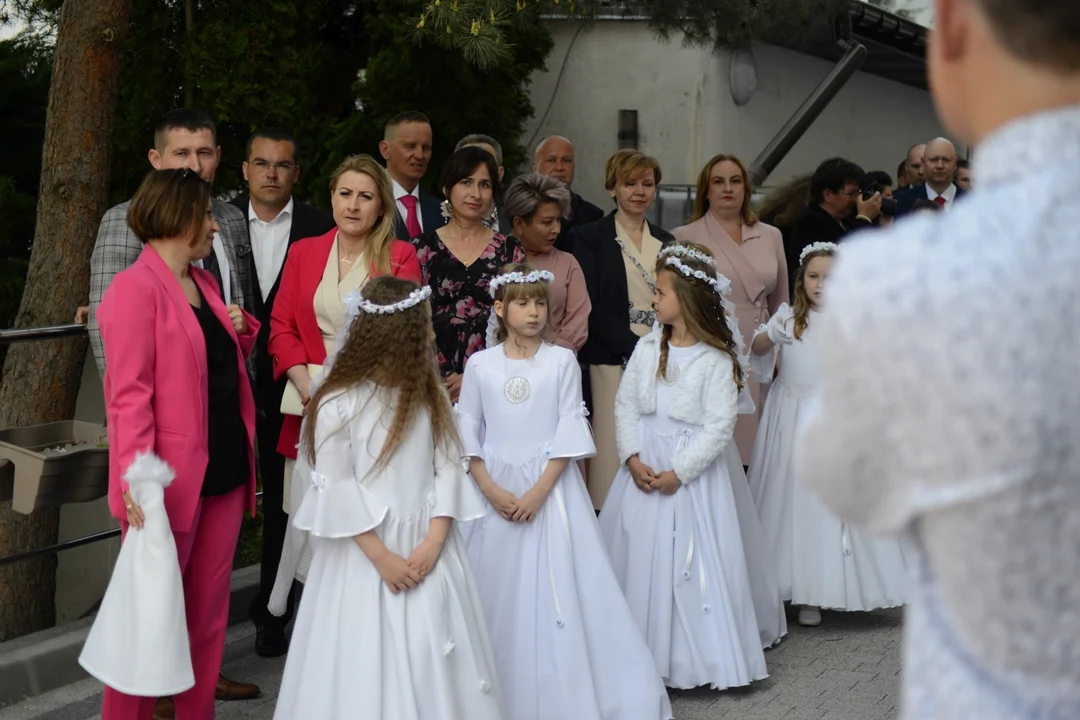 Pierwsza Komunia Święta dzieci ze Szkoły Podstawowej numer 10 w Tarnobrzegu. Parafia Matki Bożej Nieustającej Pomocy