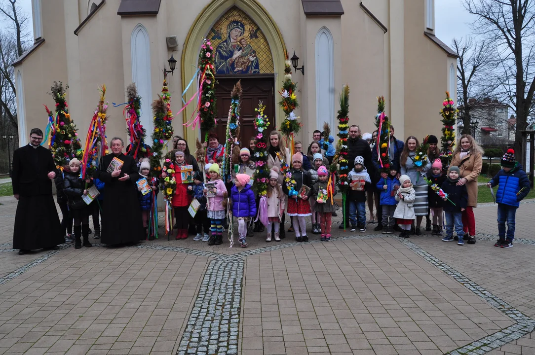 Jak  okazałe były palmy? Uroczystość Niedzieli Palmowej w Przecławiu [ZDJĘCIA] - Zdjęcie główne