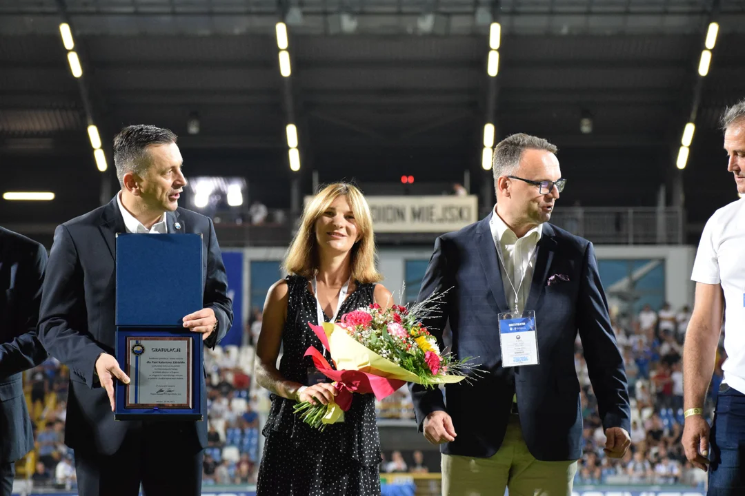 Kasia Zdziebło nagrodzona na stadionie