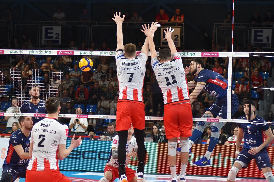 Drugi półfinałowy mecz siatkarskiej PlusLigi: Asseco Resovia Rzeszów - Grupa Azoty ZAKSA Kędzierzyn-Koźle (1:3)