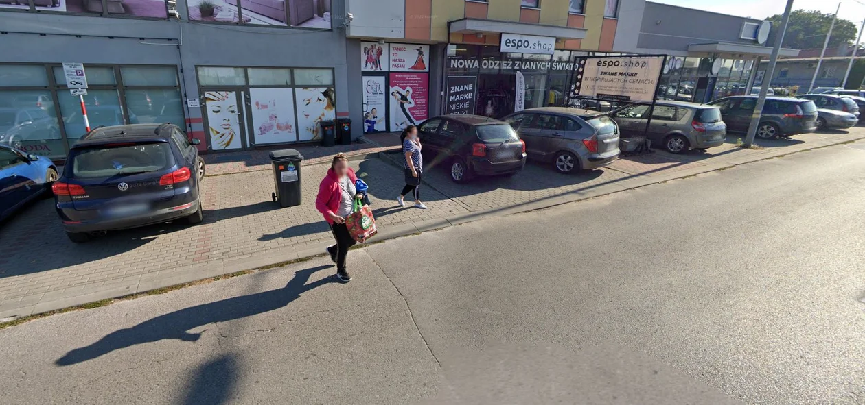 Mieszkańcy Mielca na zakupach, spacerze, w pracy i drodze ze szkoły uchwyceni przez kamery Google Street View