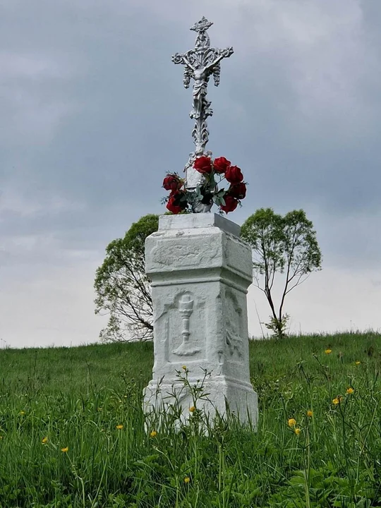 Krzyż przydrożny w Czarnej