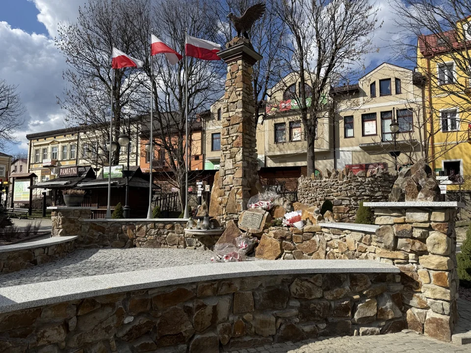 Odnowiony pomnik w Ustrzykach Dolnych