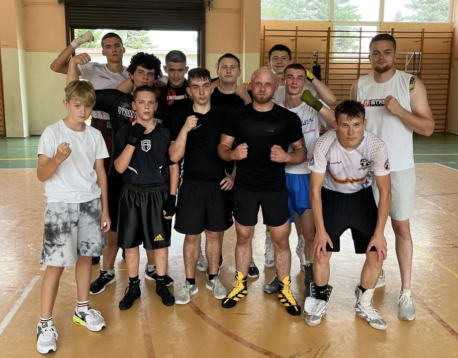 Członkowie klubu bokserskiego Street Autonomy Sanok na obozie sportowym