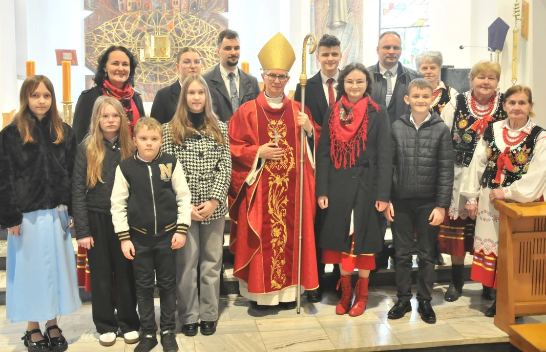 Biskup Jan Wątroba konsekrował nowy ołtarz w Weryni