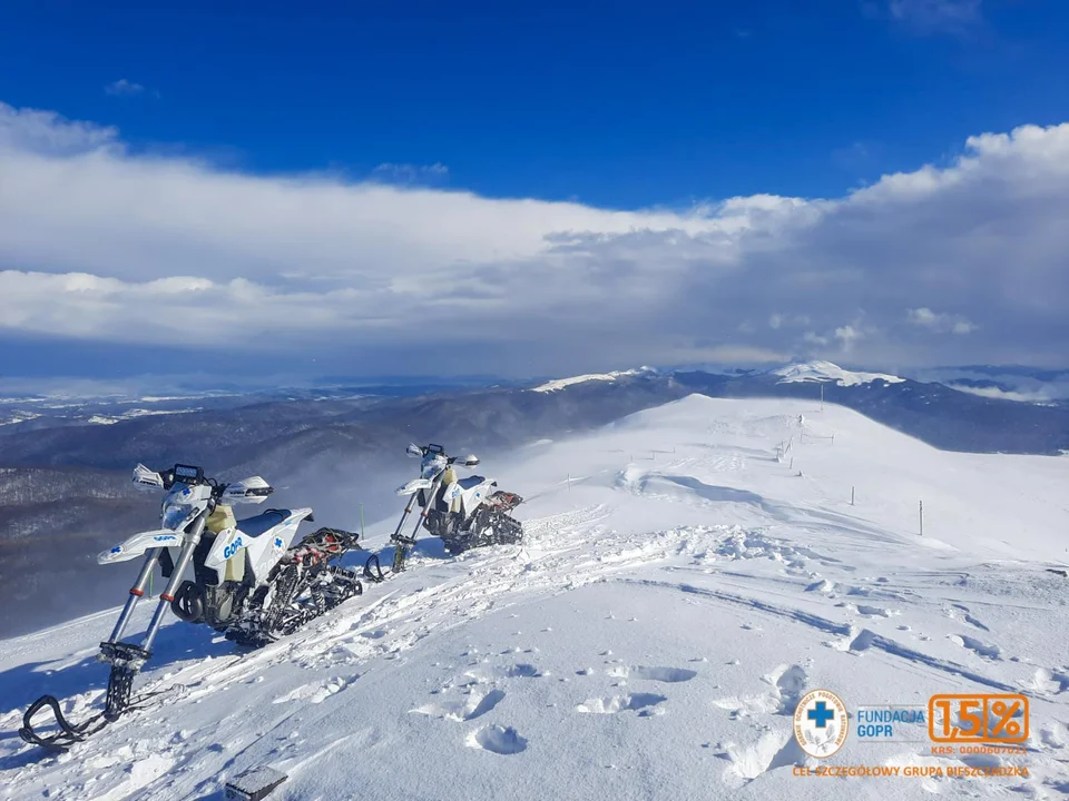 Bieszczadzcy ratownicy testowali pojazdy "snow-bike"