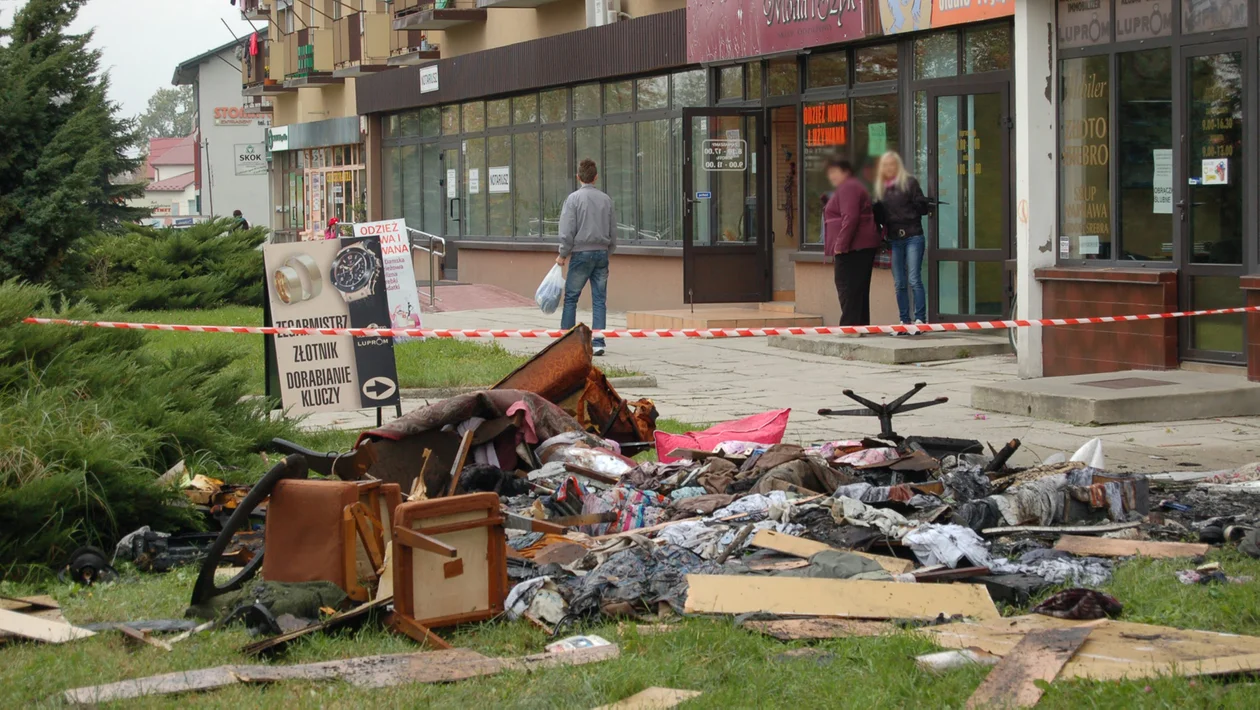 10 lat temu doszło do pożaru w Kolbuszowej. Ogień strawił mieszkanie w bloku [ZDJĘCIA] - Zdjęcie główne