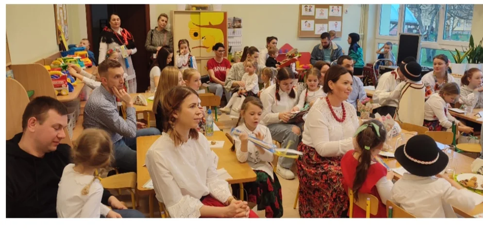 Przedszkolaki prezentują swoje talenty