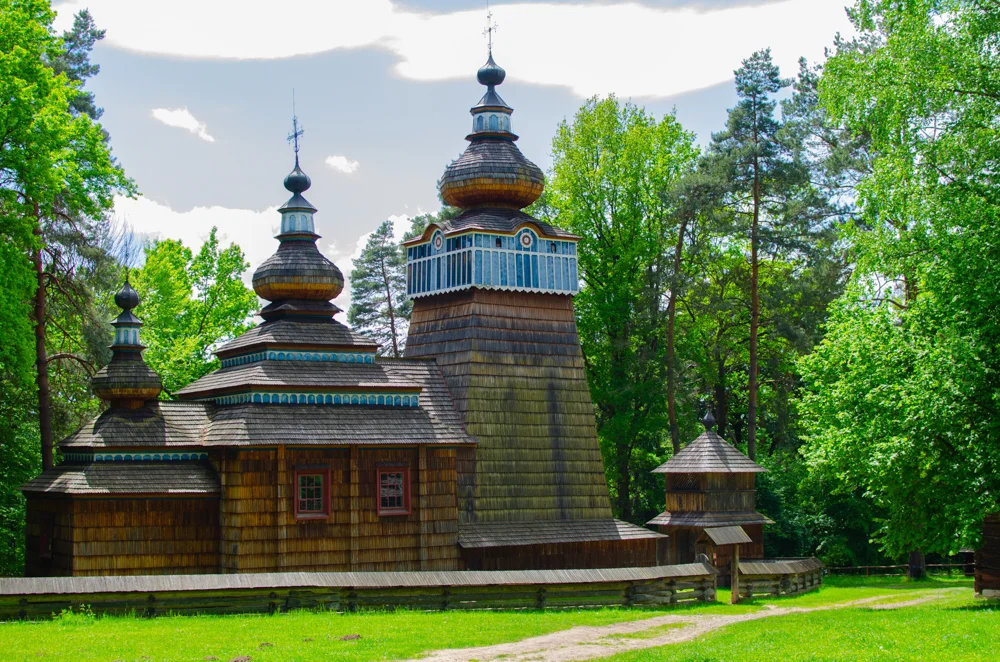 Sanocki skansen wiosną jest wyjątkowo piękny