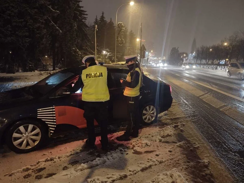 Sprawdzili przewoźników "na aplikację". Kolejna taka akcja policji i kolejne wykroczenia [ZDJĘCIA]