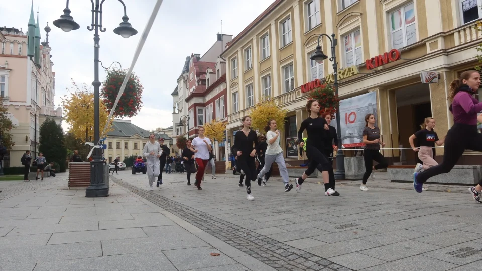 Biegi młodzieżowe 2022 w Rzeszowie. Mnóstwo uczestników [ZDJĘCIA, WIDEO]